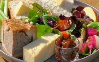 A famous Ploughman's Lunch from The King Rufus
