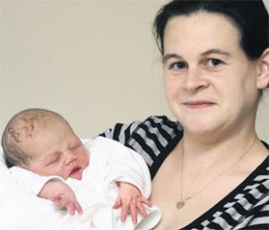 HE’S BRILLIANT: Diane Russo of Thornhill, with her child Connor Evan – the first baby to be born in Southampton on Christmas Day. Echo pictures by Chris Moorhouse. Order no: 9693393