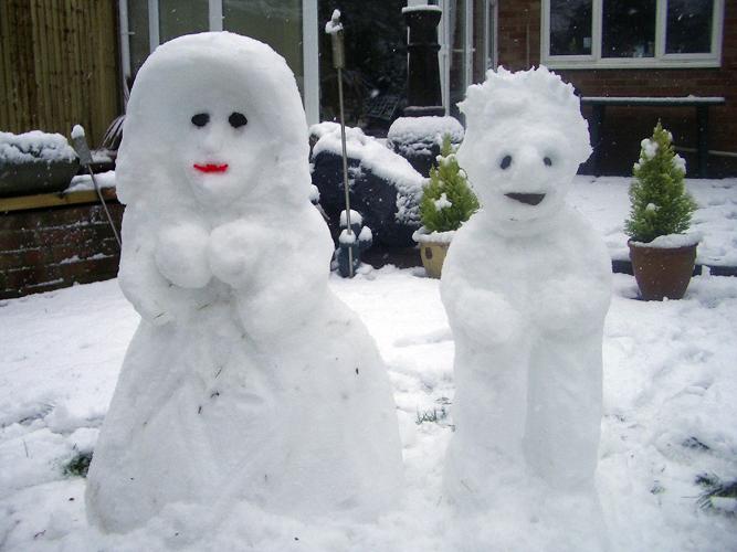 This is a picture of our snowpeople...Jenny and Stuart Thompson from Dibden Purlieu 