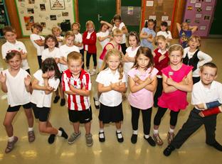 IN STEP: Children at creative dance event at Hazel Wood Infant School, Totton. 	Picture by Echo photographer Chris Moorhouse. Order no: 10598620