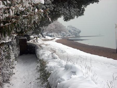 Snow in and around Netley Abbey from Bob Brunnen.