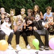 BROCKENHURST CARNIVAL schoolchildren from william gilpin school at boldre PRODUCTION OF CATS (Used Bournemouth Daily Echo 31/08/2000 p.19)#