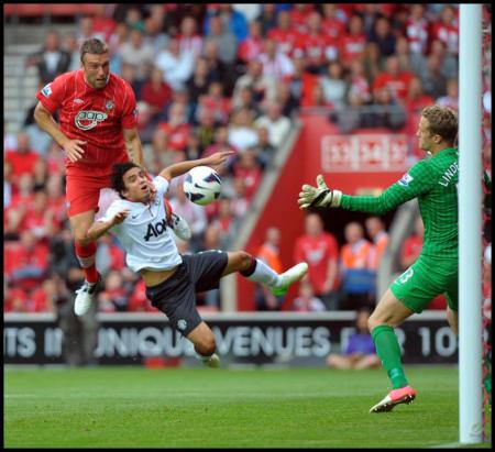 Picture from the Barclay's Premiership clash between Saints and Manchester United at St Mary's Stadium. The unauthorised downloading, editing, copying or distribution of this image is strictly prohibited.