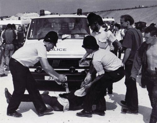 Police clear protesters from Twyford Down in 1992