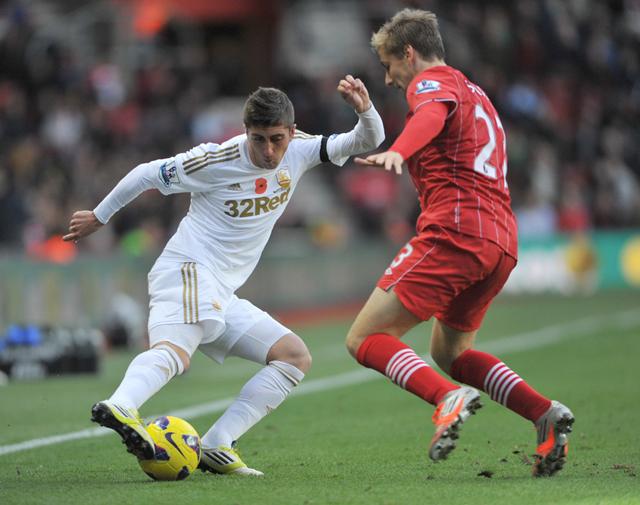 Pictures from the Barclay Premier League match between Saints and Swansea at St Mary's Stadium. The unauthorised downloading, editing, copying, or distribution of this image is strictly prohibited.