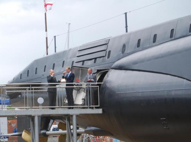 Daily Echo: Vice Admiral Sir Tim McClement KCB OBE – Chairman of RN Submarine Museum, HRH The Duke of Cambridge and Commodore Chris Munns – Director of RN Submarine Museum
