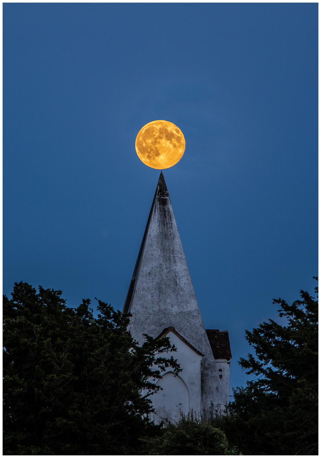 Here's a picture of the moon, last night at Farley Mount by Keety