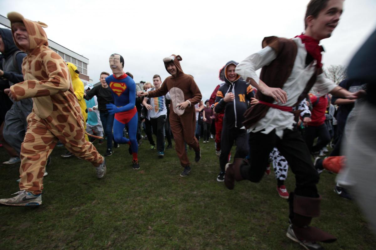 Pictures from the Itchen College Children in Need fun run