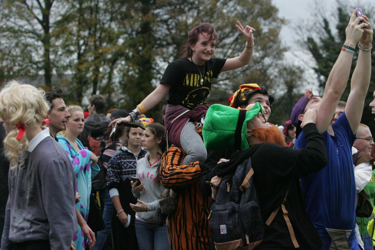 Pictures from the Itchen College Children in Need fun run