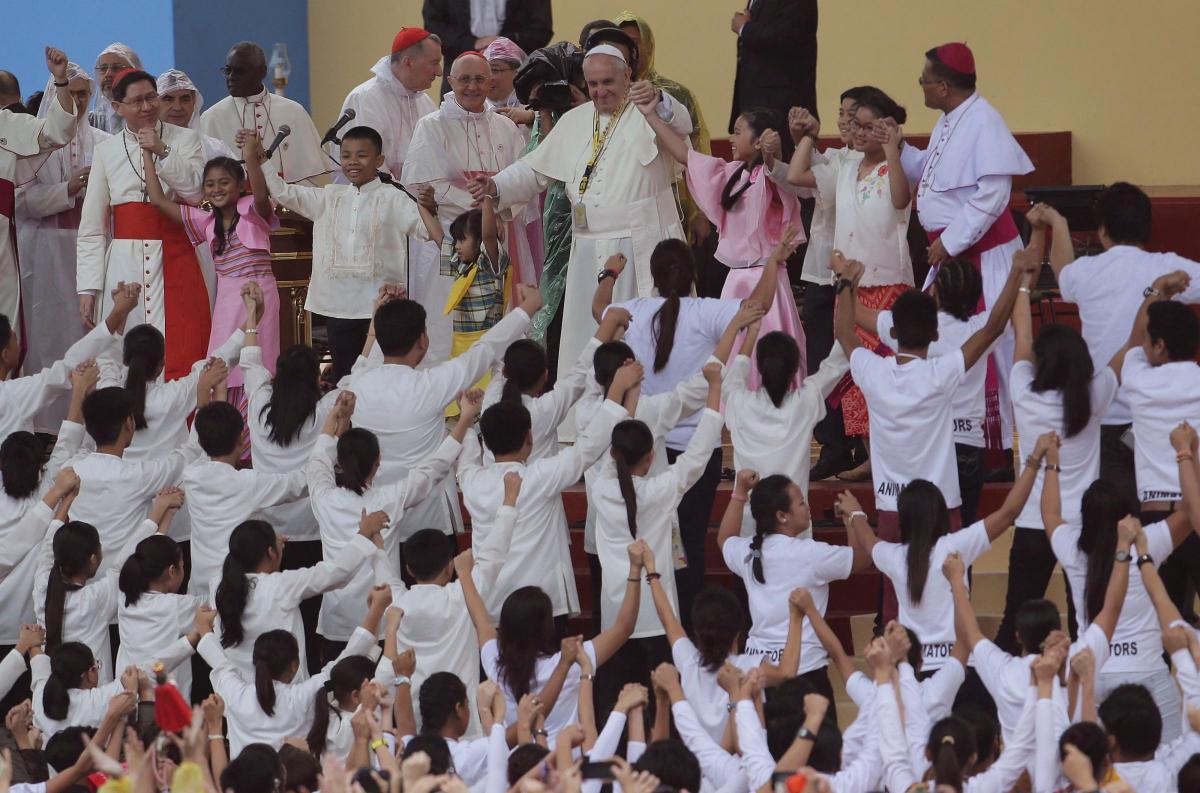 Pope
Francis,
centre,
dances
with
Filipino
children
during
his
meeting
with
the
youth
at
the
University
of
Santo
Tomas
in
Manila,
Philippines. Picture of the Day for January 19, 2015.