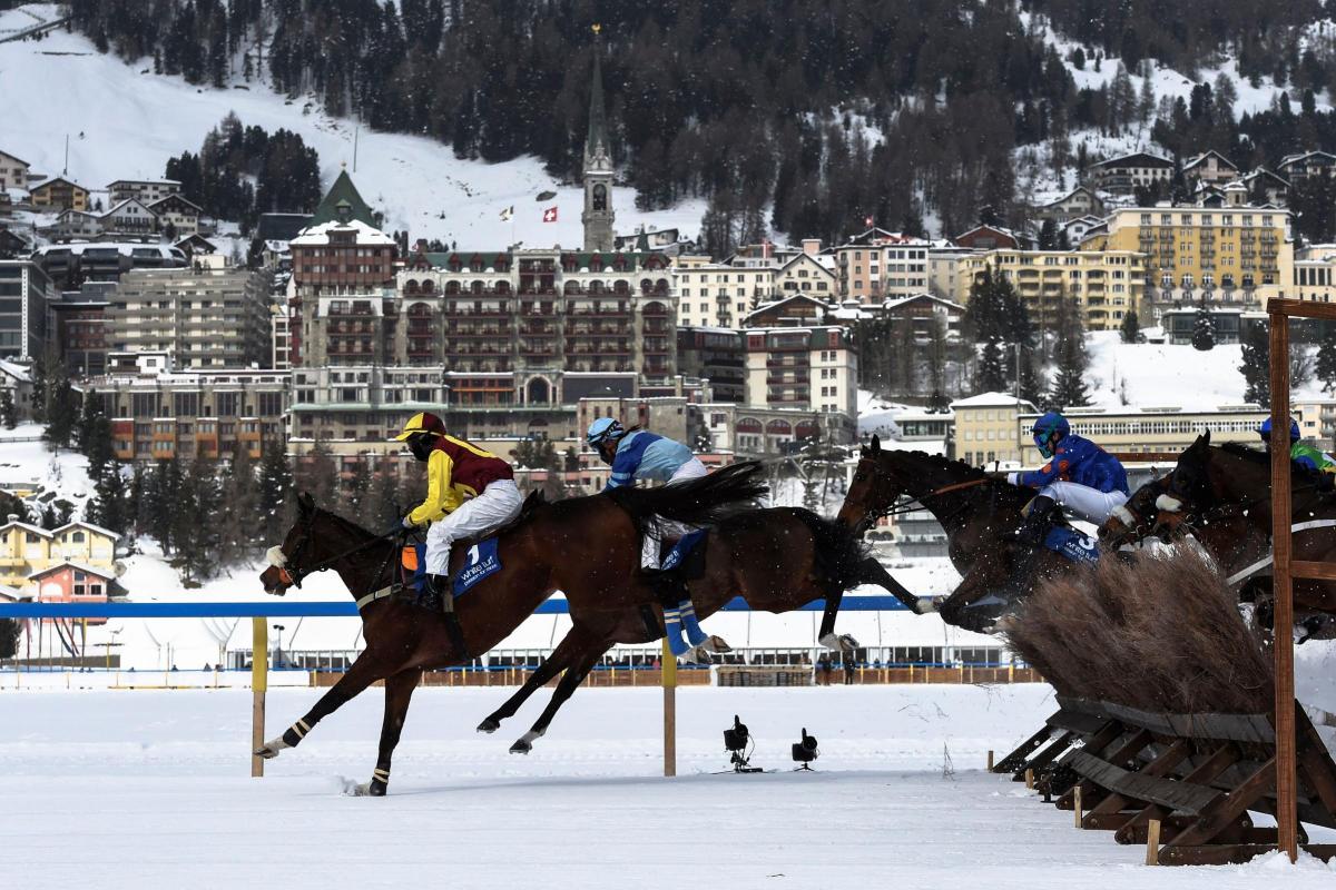 Riders
and
hors-
es
compete
dur-
ing
the
“
1.
Preis
von
Arosa”,
on
the
frozen
Lake
St’
Moritz,
on
the
first
week-
end
of
the
White
Turf
races. Picture of the day for February 9, 2015.