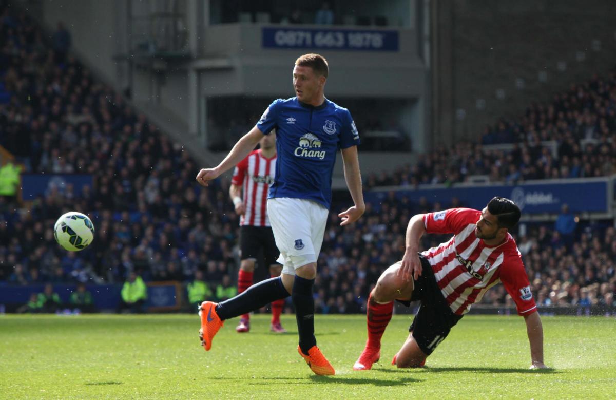 James McCarthy tussles with Graziano Pelle