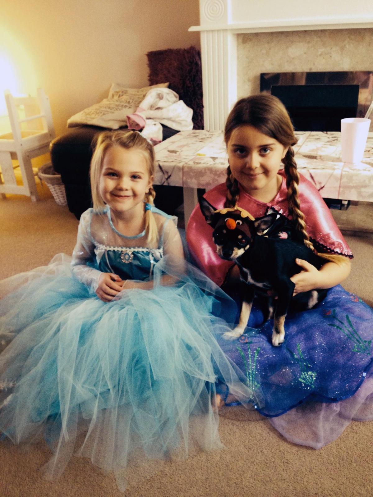 Taylah and Kayley Firth - Frozen Idol