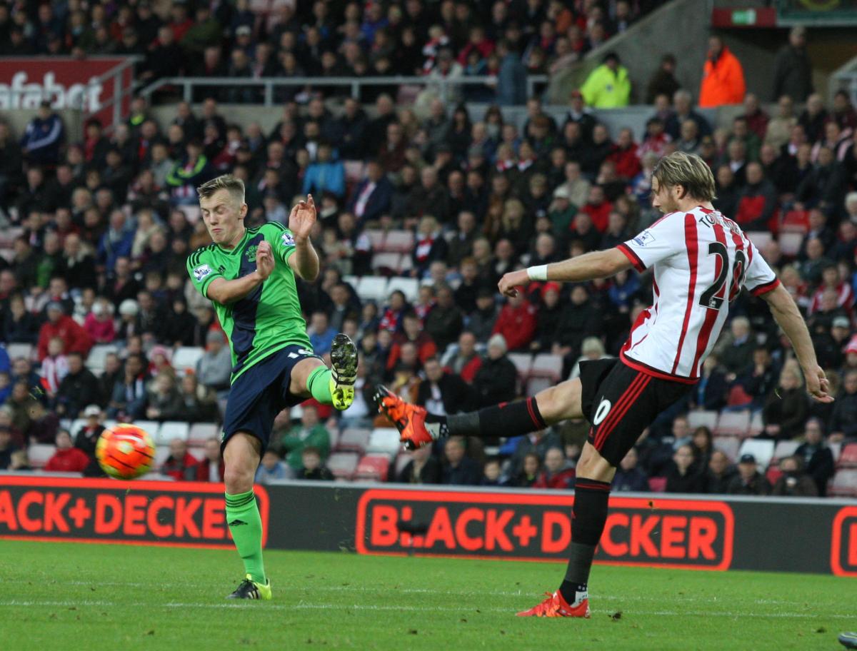 Sunderland v Saints in the Barclays Premier League. The unauthorised downloading, editing, copying or distribution of this image is strictly prohibited.