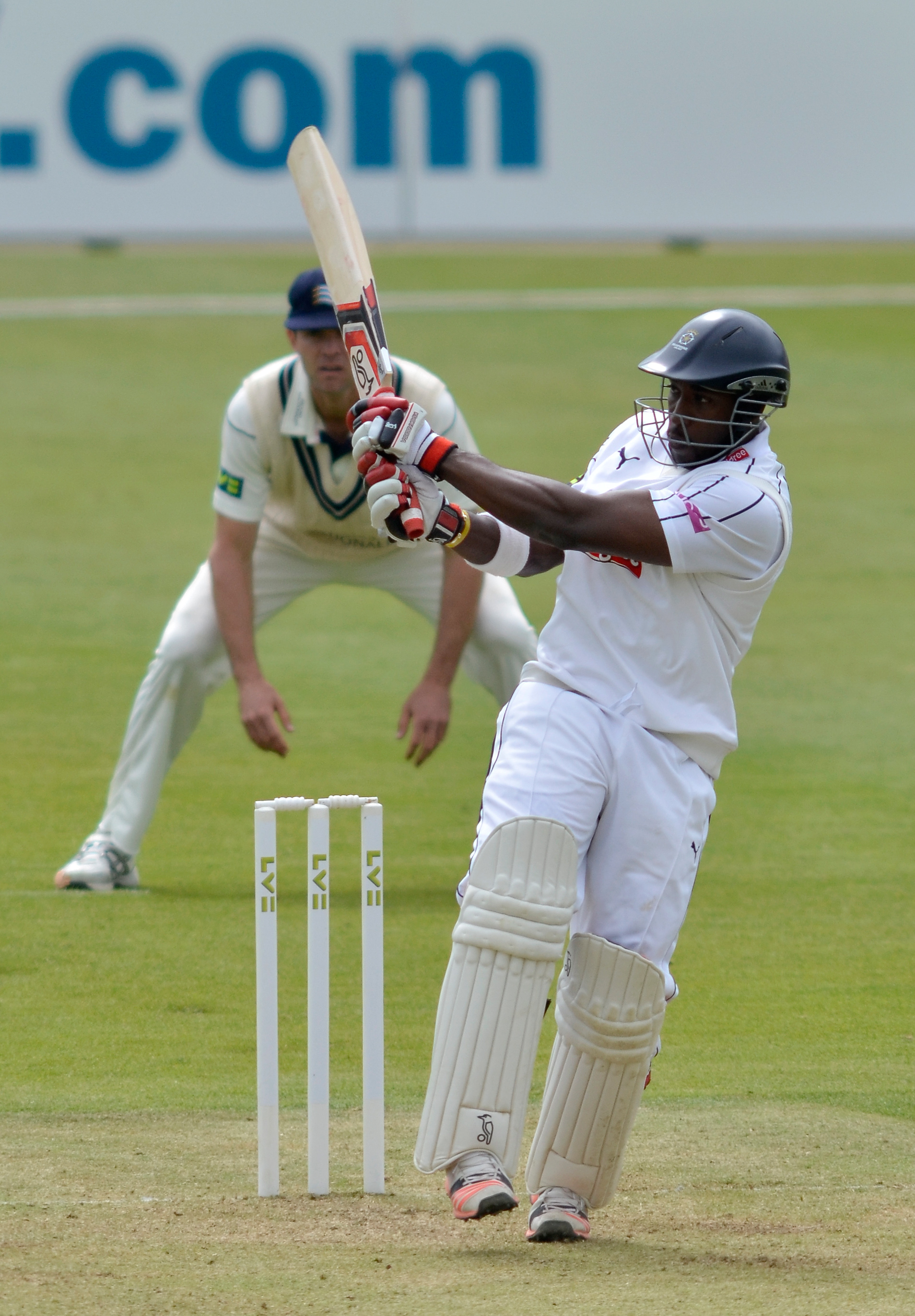 Hampshire Cricket's Michael Carberry hits 58 in his first innings after cancer - Daily Echo
