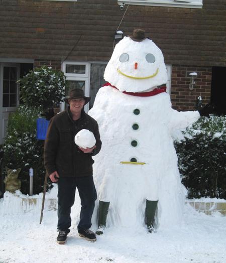 Snow covers Hampshire - Paul Collins with is 8 foot snowman in Colden Commom