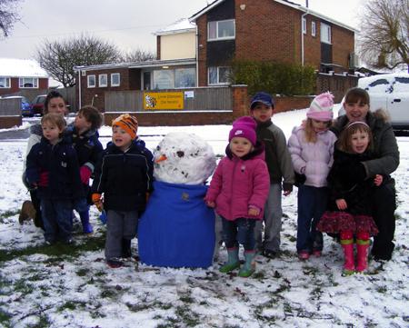 Snow covers Hampshire Little Shipmates Nursery children in the snow by Racheal Austin