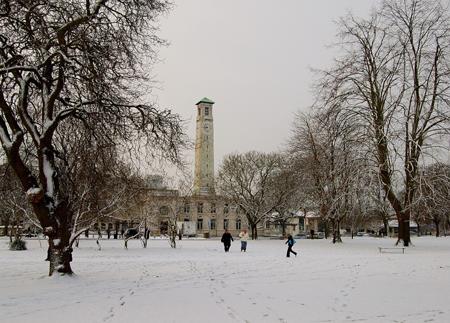 Snow covers Hampshire - Snow covered Watts Park  and the Civic Centre in Southampton