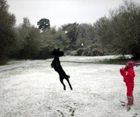 Snow covers Hampshire - Polly and Katelin on Southampton Common by Ken