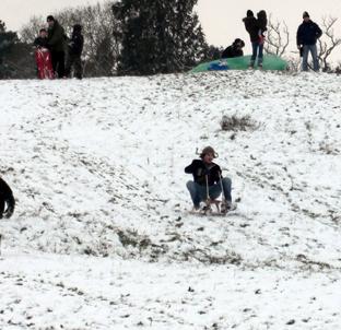 Snow covers Hampshire - Sledging at Romsey by Andy Ross