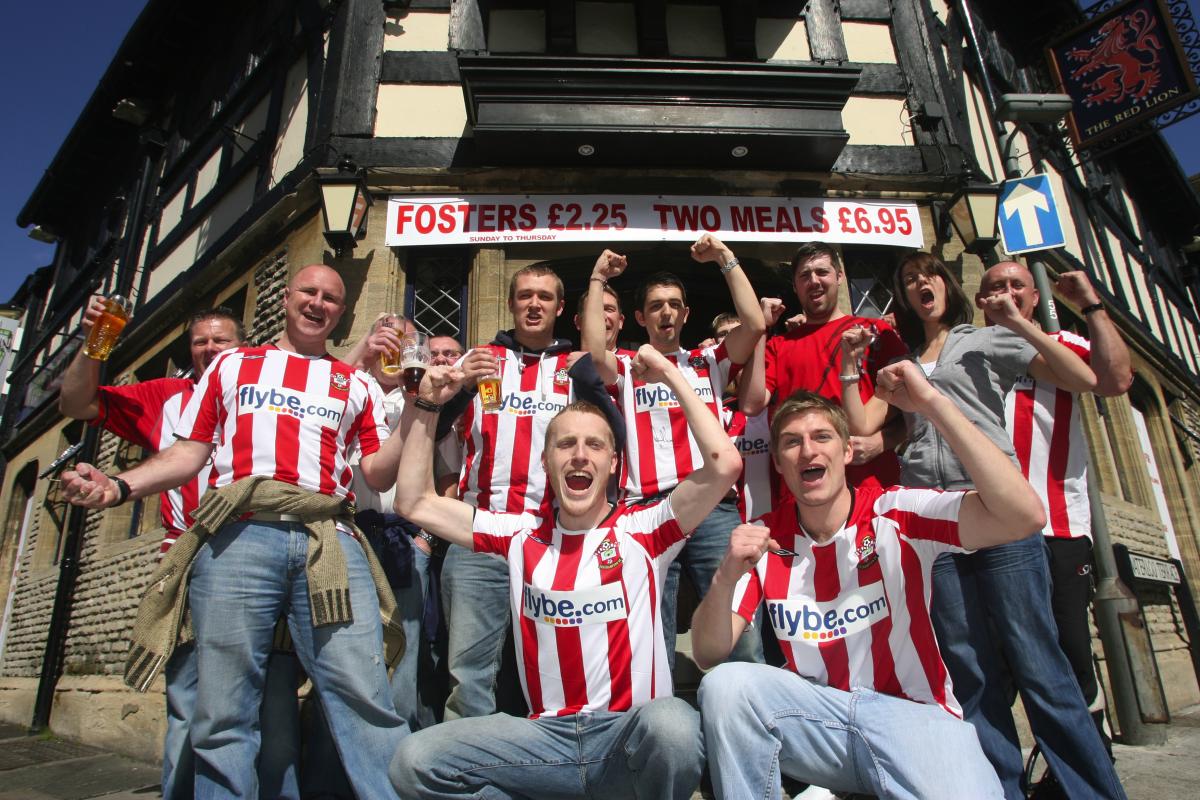 Fans at The Red Lion pub in Bedford Place rally behind Southampton FC