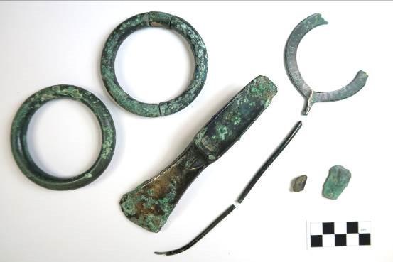 Photo Bronze Age Hoard Discovered At Harbourside View Development