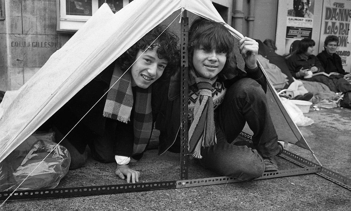 Fans of Bob Dylan get comfortable outside the Gaumont Theatre (now the Mayflower) so that they can net themselves some tickets for the show. 6th May 1978. THE SOUTHERN DAILY ECHO ARCHIVES. HAMPSHIRE HERITAGE SUPPLEMENT. Ref: 50g