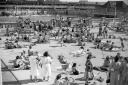 Crowds of people at the Lido during a heat-wave. 26th July 1948. THE SOUTHERN DAILY ECHO ARCHIVES. HAMPSHIRE HERITAGE SUPPLEMENT. Ref: 3793