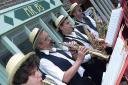 BEGGARS FAIR IN ROMSEY....SAXOFONY PERFORM IN TEE COURT.