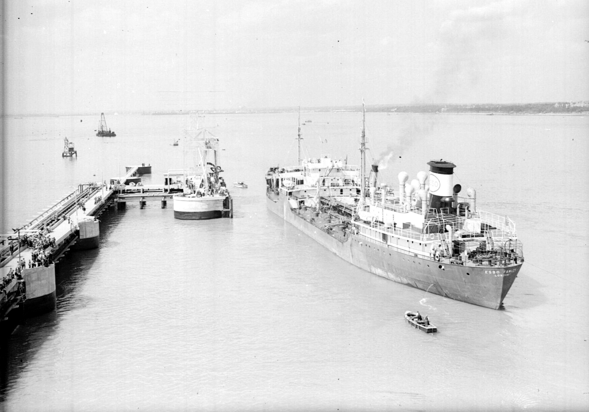 Esso, Fawley - First tanker arrives. 16th aug 1951. © THE SOUTHERN DAILY ECHO ARCHIVES. Ref - 9875