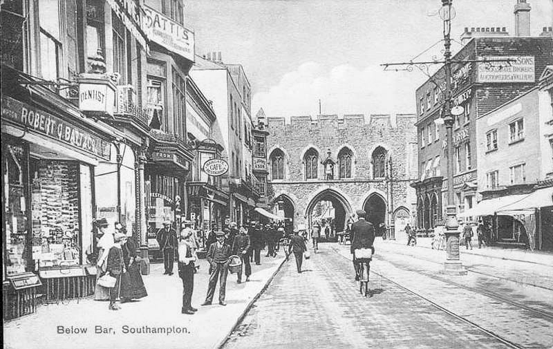 Southampton High Street. Circa 1910.