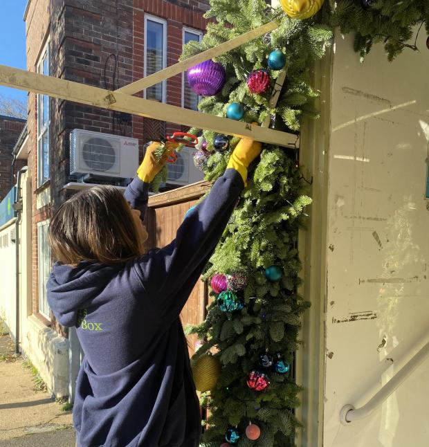 Daily Echo: Serena Bartlett creating her Christmas arch for Dawn's Flower Box in Merryoak 