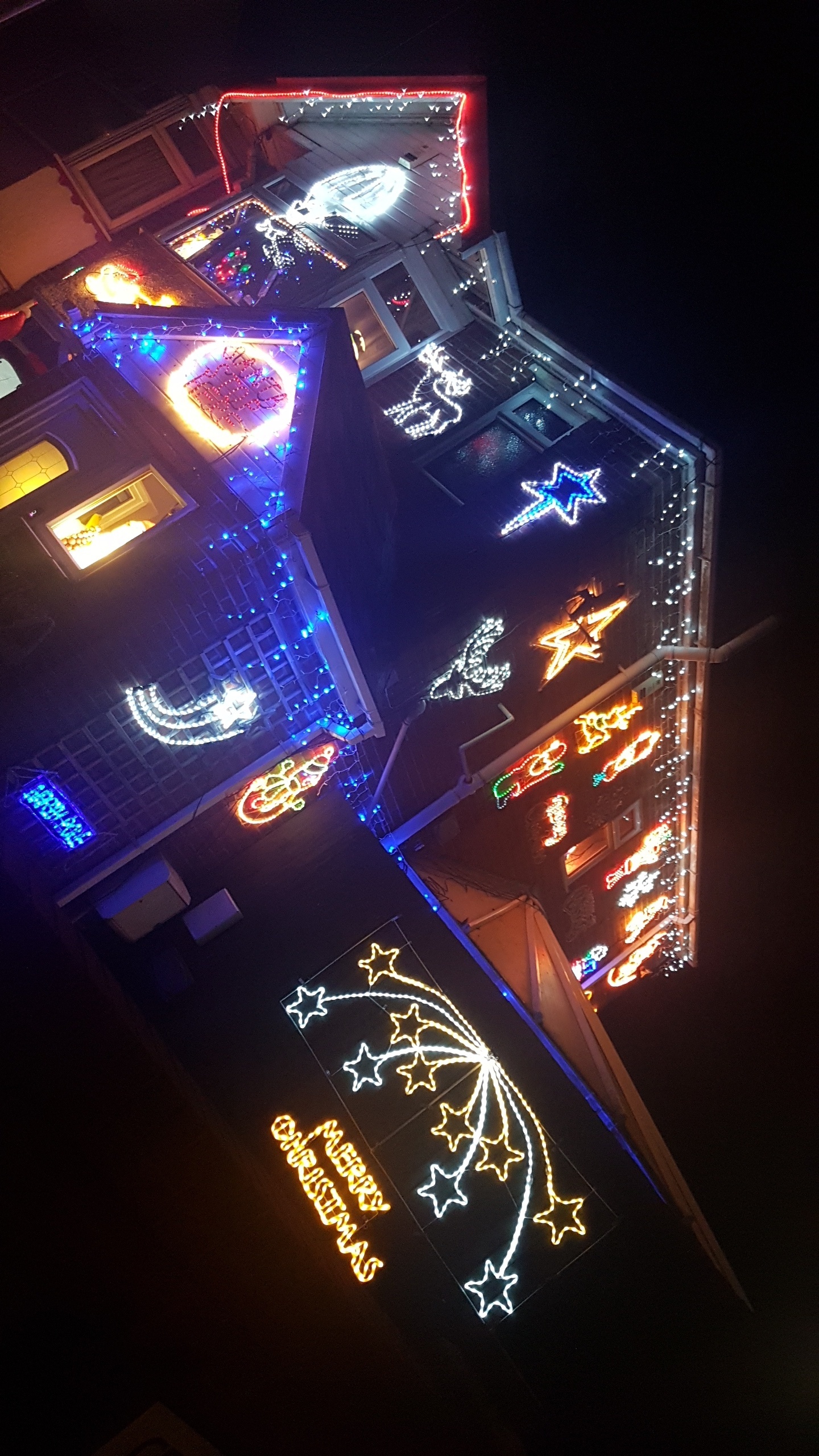Lee Jenkins Christmas lights in King George’s Avenue, Southampton 