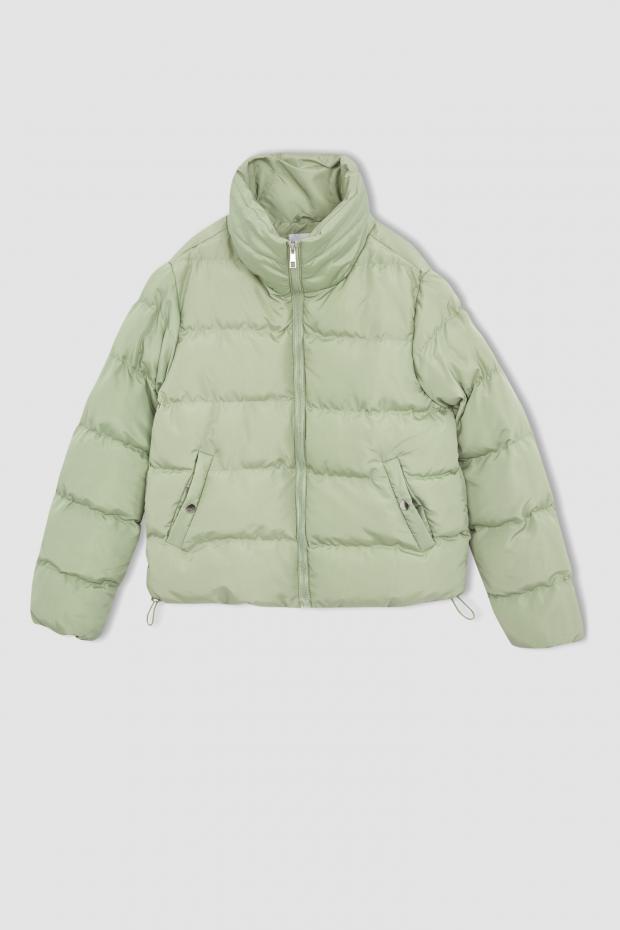 Daily Echo: Green basic zippered puffer jacket. Credit: Defacto