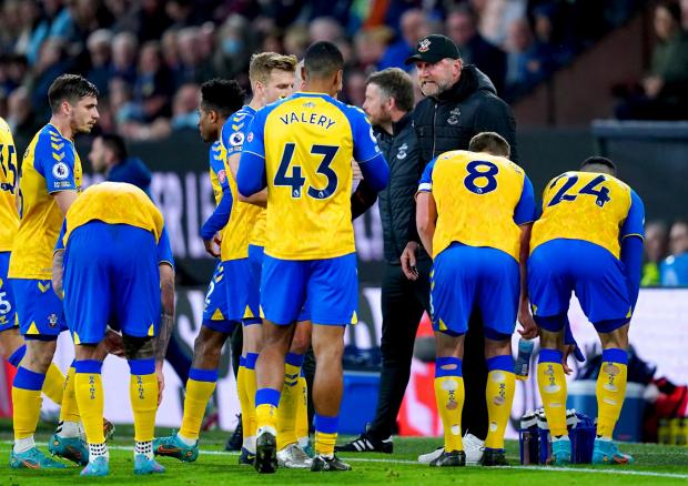 Daily Echo: Saints players meet with Hasenhuttl during Thursday's 2-0 defeat. Image by: PA