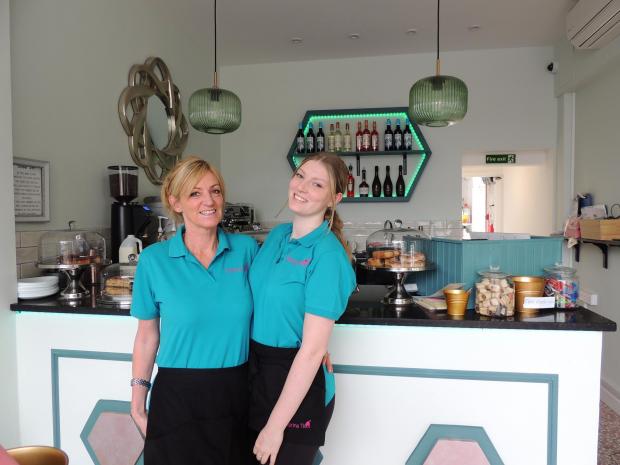 Daily Echo: Spring Tides co-owner Alison Davanzo with daughter Giorgia inside the Hedge End cafe