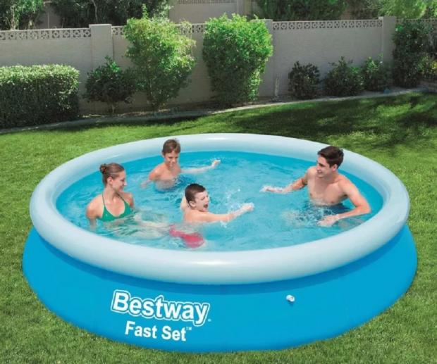Daily Echo: The Five-Person One-Jet Inflatable Spa is simple to set up. Picture: Wayfair