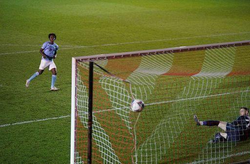Daily Echo: Romeo Lavia scoort een penalty voor City U23 in de EFL Trophy (Foto: PA)
