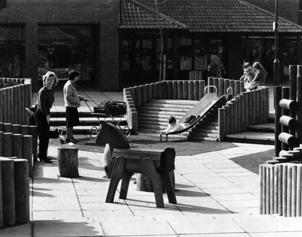 Daily Echo: Locks Heath Shopping Centre. July 1985. Southern Daily Echo Archives.