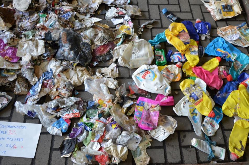 Lebih dari 300 ton sampah dikirim secara ilegal ke Indonesia melalui Southampton