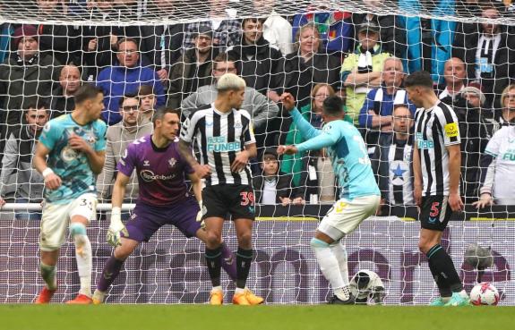 Daily Echo: Newcastle take the lead against Saints at St James' Park. Daily Echo: Newcastle take the lead against Saints at St James' Park.