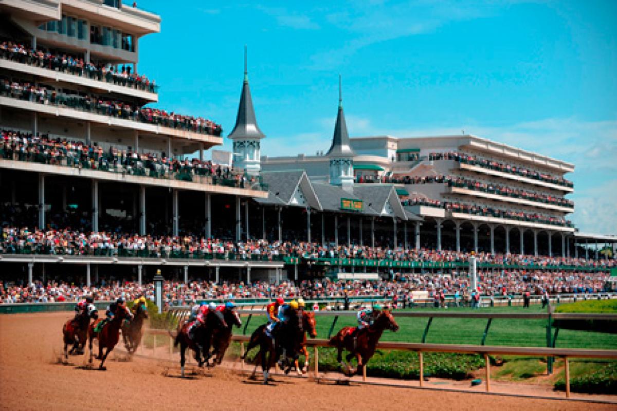 The Field turns round the first bend in the 2011 Kentucky Derby