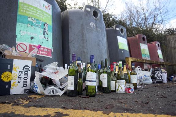 Daily Echo: There will be plenty more glass bottles and cans to recycle over Christmas Daily Echo: There will be plenty more glass bottles and cans to recycle over Christmas