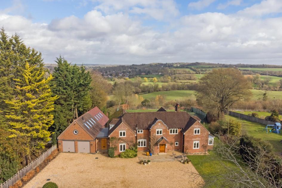 Savills selling £2.675m Shawford home with pool and tennis 