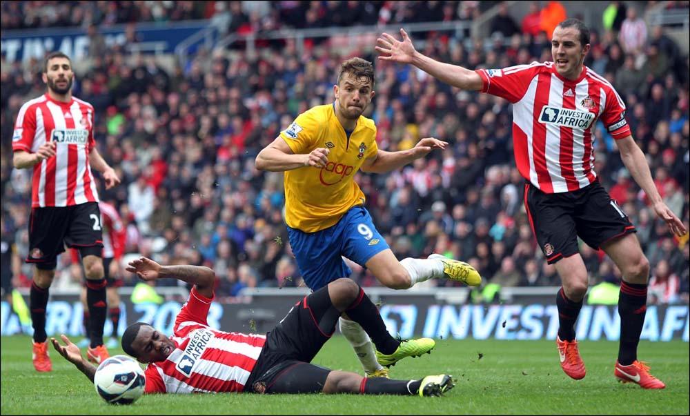 Pictures from the Barclay's Premier League clash between Sunderland and Saints at the Stadium of Light. The unauthorised downloading, editing, copying, or distribution of this image is strictly prohibited.