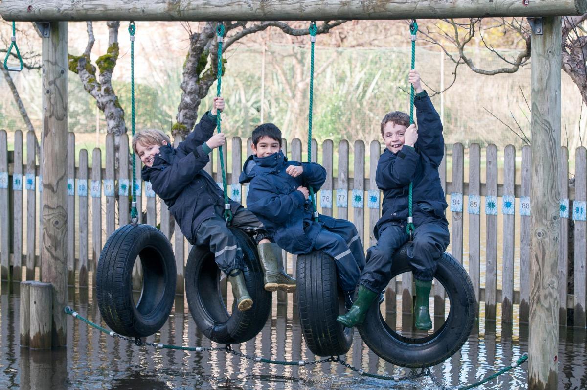Floods of February 2014 - Pilgrim's School pupils, Winchester