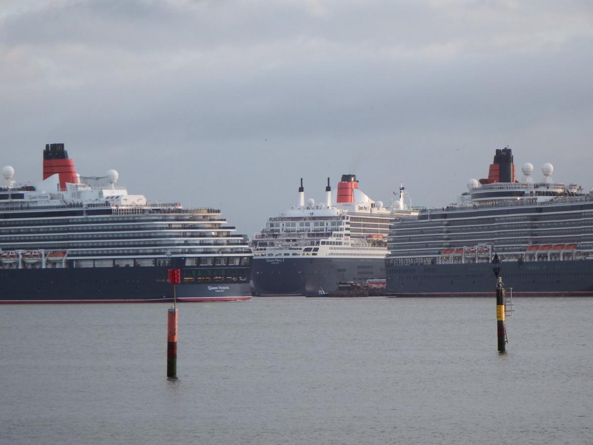 Pictures of The Three Cunard Queens in Southampton. This picture is not available for purchase. By Echo reader John Kennedy.