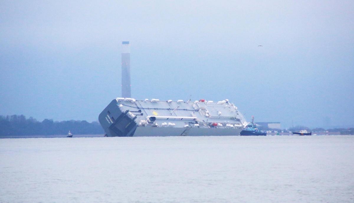 Ship runs aground at Brambles Bank of the Isle of Wight - Graham Reading