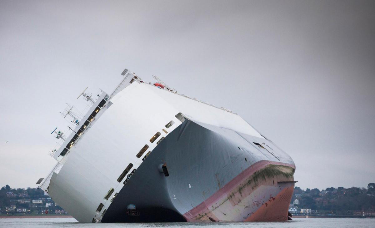Ship runs aground at Brambles Bank of the Isle of Wight - Mark Lloyd