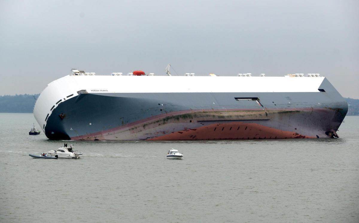 Ship runs aground at Brambles Bank off the Isle of Wight